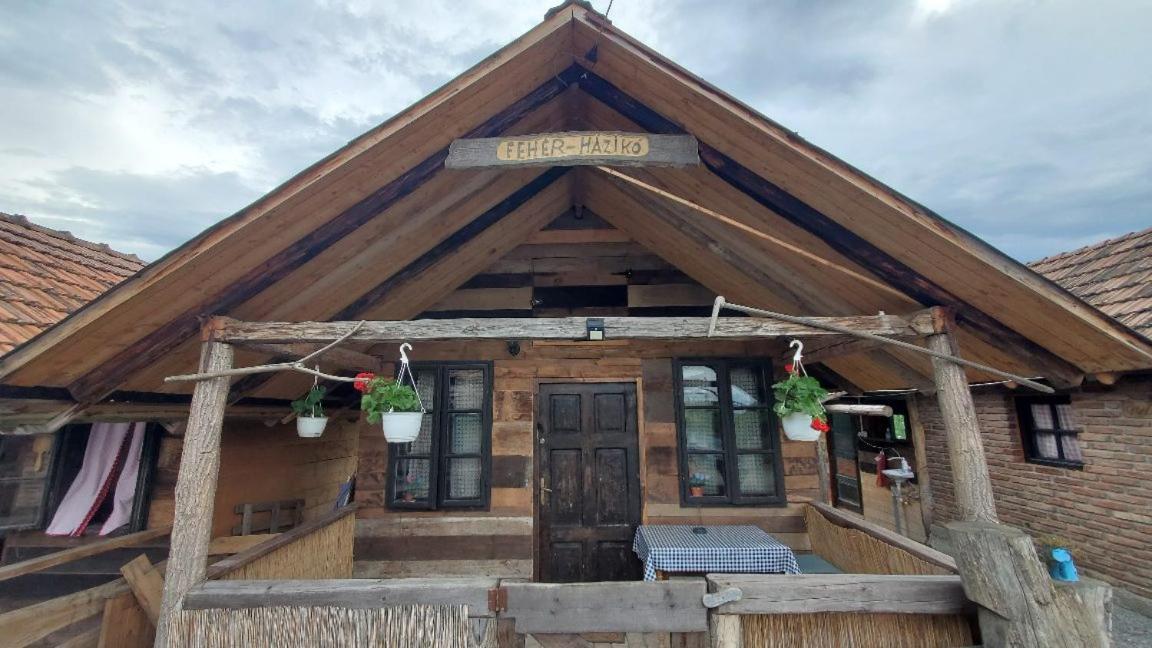 Casa Rustic Feher & Fekete Vendeghazak Sovata Exterior photo