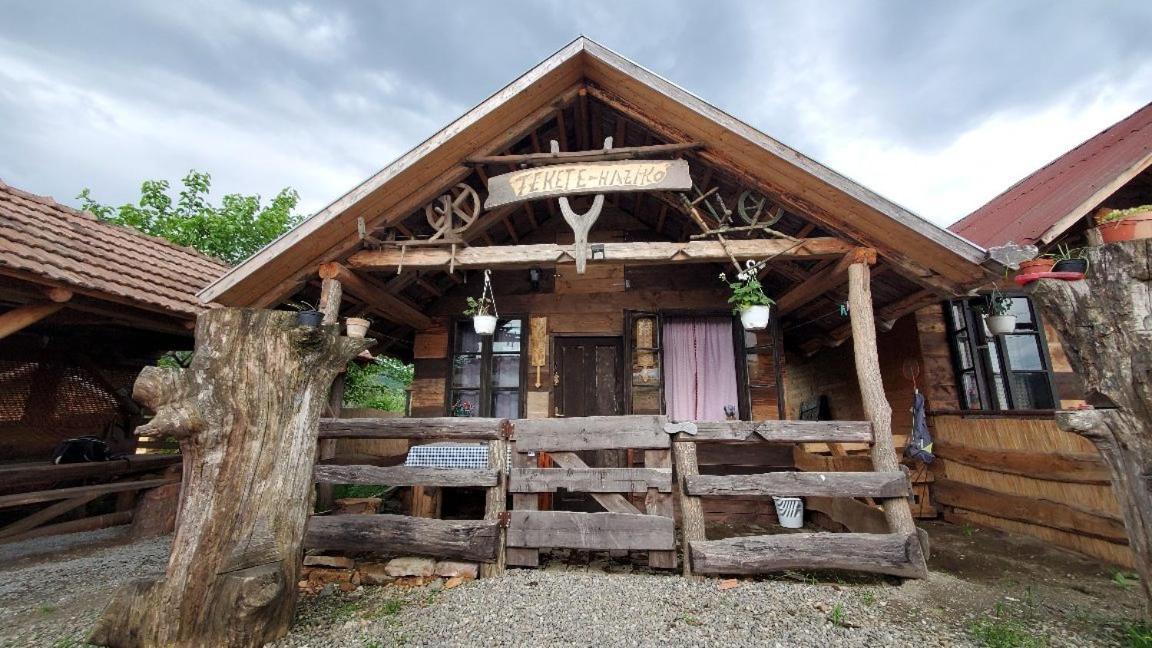 Casa Rustic Feher & Fekete Vendeghazak Sovata Exterior photo